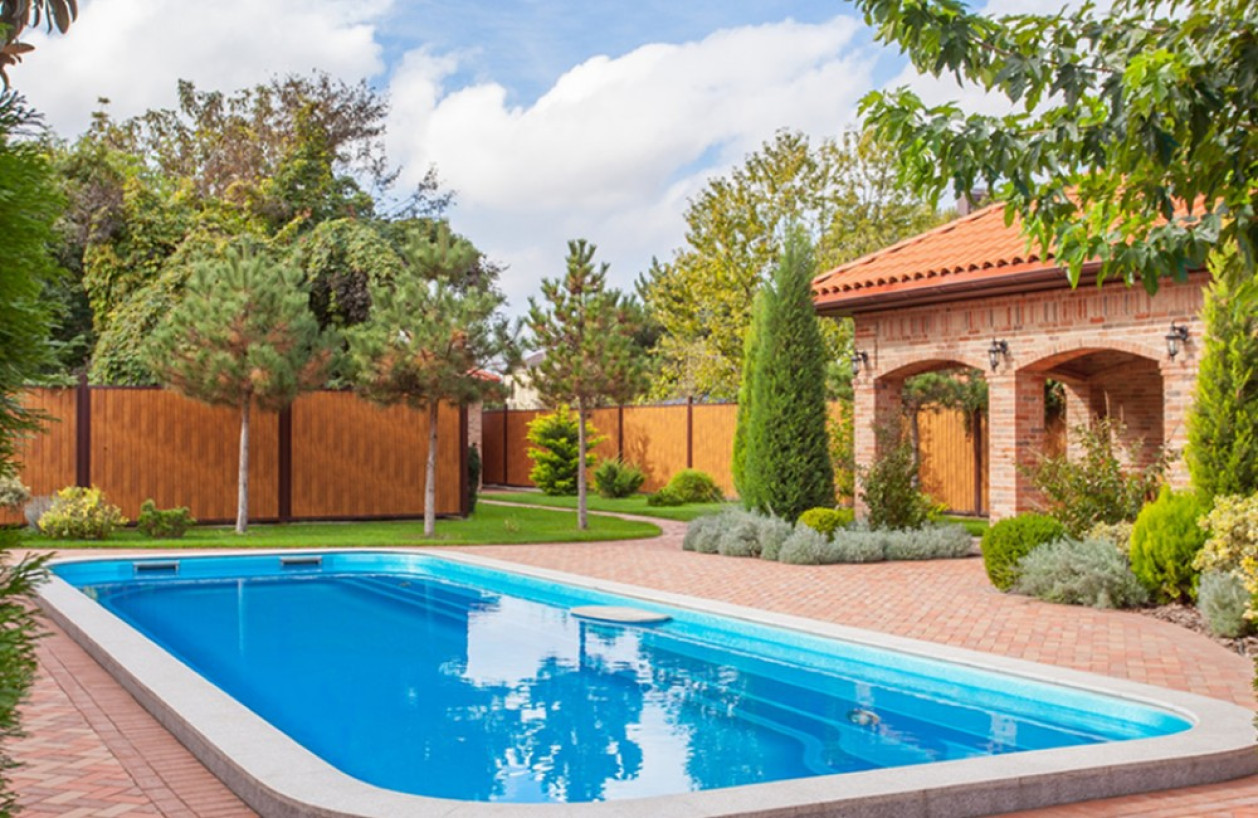 Модель:  Ривьера
Размер:  Длина: 12 м. Ширина: 4,4 м. Глубина: 1,55-1,84 м. Объем: 56 м³