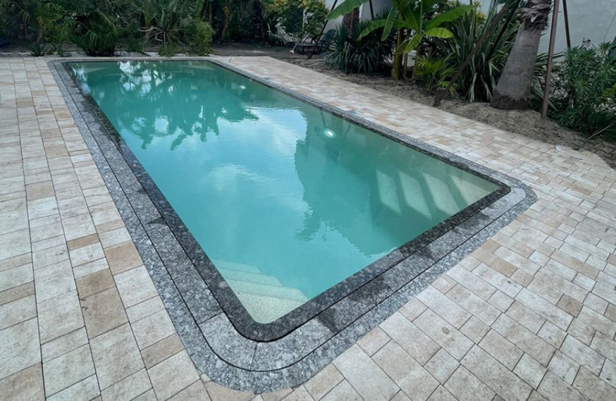 Модель:  Кан
Размер:  Длина: 7,25 м. Ширина: 3 м. Глубина: 1,5 м. Объем: 26 м³
Цвет:  Папирус